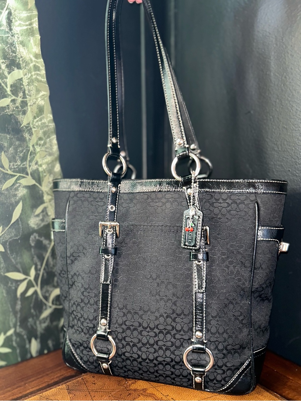 COACH Gallery Tote Signature Black
Jacquard Patent Leather D0849-F12344 - Picture 16 of 17